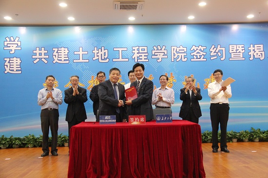 2015年，與長安大學(xué)共建全國第一個土地工程學(xué)院，設(shè)立土地工程學(xué)科碩士點(diǎn)、博士點(diǎn)。.jpg
